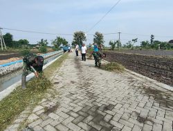 KARYA BAKTI KODIM 0810/NGANJUK DI WILAYAH DESA SUKOMORO, WUJUD NYATA KEMANUNGGALAN TNI DENGAN RAKYAT