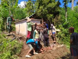 BABINSA KORAMIL 0810/18 NGETOS BERSAMA WARGA KLODAN KERJA BAKTI PERBAIKI PIPA AIR BERSIH