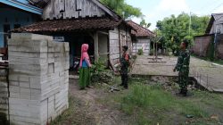 Babinsa Desa Wengkal Dampingi Danramil 0810/15 Rejoso Survei Rumah Calon Penerima Bantuan Rutilahu