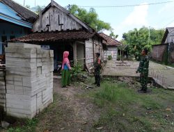 Babinsa Desa Wengkal Dampingi Danramil 0810/15 Rejoso Survei Rumah Calon Penerima Bantuan Rutilahu