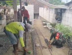 Ringankan Beban, Babinsa Bantu Bangun Rumah Warga Binaan