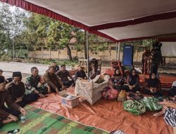 Nguri-Nguri Budaya Leluhur, Babinsa Koramil 0810/15 Rejoso Hadiri Tasyakuran Bersih Desa di Wilayah Binaan