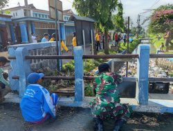 Babinsa Koramil 0810/10 Tanjunganom Bersama Warga Laksanakan Kerja Bakti Bersihkan Aliran Sungai