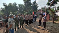Anggota Koramil dan Polsek Prambon Laksanakan Pengamanan Nyadran (Bersih Desa) di Desa Sanggrahan