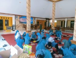 BABINSA KORAMIL 0810/08 BARON DAMPINGI PELATIHAN IBU-IBU PKK DIDESA BINAAN
