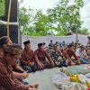 BABINSA KORAMIL 0810/08 BARON MANFAATKAN KEGIATAN NYADRAN UNTUK PERKUAT KOMSOS DENGAN WARGA
