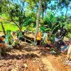 KEBERSAMAAN BABINSA KORAMIL 0810/18 NGETOS DAN WARGA KLODAN SAAT KERJA BAKTI PEMBERSIHAN JALAN MENUJU AREA PERTANIAN