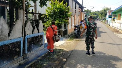 BABINSA KORAMIL 0810/02 BAGOR BERSAMA DINKES DAN PEMDES LAKSANAKAN FOGGING CEGAH DBD DI DESA GIRIREJO