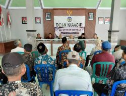 BABINSA KORAMIL 0810/18 NGETOS HADIRI MUSYAWARAH DESA BAHAS PEMBANGUNAN DAN KESEJAHTERAAN WARGA