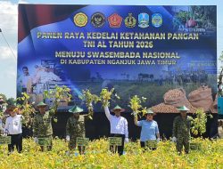 PANEN RAYA KEDELAI DI NGANJUK, TNI PERKUAT KETAHANAN PANGAN NASIONAL