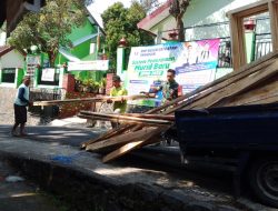 Babinsa Desa Bareng Bersama Warga Distribusikan Material RTLH, Wujud Nyata Kepedulian TNI AD Terhadap Kesejahteraan Masyarakat