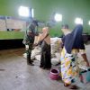 BABINSA DESA MOJODHUWUR MELAKSANAKAN PENDAMPINGAN PEMBAGIAN BANTUAN BAHAN PANGAN BAGI MASYARAKAT KURANG MAMPU