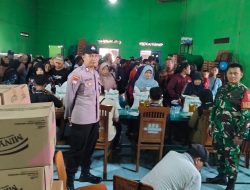 Babinsa Koramil 0810/11 Prambon Dampingi Penyaluran Bansos BANGPANG di Desa Sugihwaras