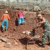 Babinsa Koramil 0810/05 Sawahan Bersama Warga Gelar Kerja Bakti, Wujud Nyata Kemanunggalan TNI dengan Rakyat