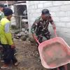 Babinsa Desa Sumengko Bersama Warga Laksanakan Serbuan Teritorial Pengurukan Jalan Lingkungan, Wujud Nyata Kemanunggalan TNI dengan Rakyat