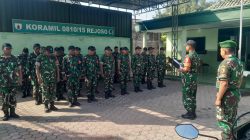 Antisipasi Anggota Bermain Judol, Danramil 0810/15 Rejoso Laksanakan Pengecekan Ponsel Anggota Saat Apel Pagi