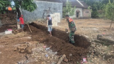 Keakraban TNI Bersama Warga Binaan,Babinsa Kerja Bhakti dengan Masyarakat Sidorejo.