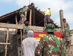 Babinsa  Selorejo Bersama Anggota Koramil  Bagor Gotong Royong Bantu Pembangunan RTLH Warga