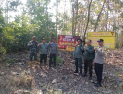 Babinsa Desa Sambikerep Bersinergi dengan BKPH Tamanan Laksanakan Patroli Hutan Sekaligus Pemasangan Banner Stop Karhutla