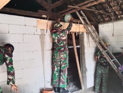 Anggota Koramil 19/Jatikalen Dampingi Pembangunan Rutilahu Milik Bapak Samsuri, Wujud Nyata Kemanunggalan TNI dengan Rakyat