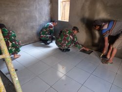 Sukseskan Program Rutilahu, Anggota Koramil Bantu Renovasi Rumah Warga di Desa Mojoagung