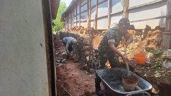 Babinsa Koramil 0810/05 Sawahan Kerja Bakti Bersama Warga, Perkuat Kemanunggalan TNI dengan Rakyat