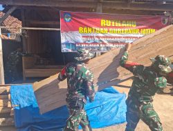Babinsa Koramil 0810/15 Rejoso Laksanakan Karya Bakti Bedah Rumah Milik Warga Binaan