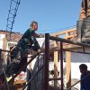 Babinsa Koramil 0810/10 Tanjunganom Gotong Royong Bedah Rumah Warga Tidak Layak Huni