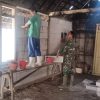 Anggota Koramil 20/Ngluyu Laksanakan Pendampingan Pembangunan Rumah Tidak Layak Huni (Rutilahu)