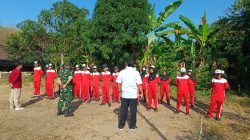Babinsa Koramil 0810/15 Rejoso Berikan Materi Wasbang dan Pelatihan PBB kepada Siswa SMPN 1 Atap Tritik