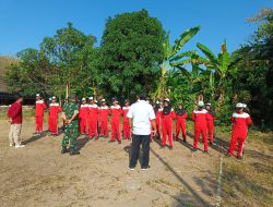 Babinsa Koramil 0810/15 Rejoso Berikan Materi Wasbang dan Pelatihan PBB kepada Siswa SMPN 1 Atap Tritik