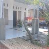 Babinsa Koramil 0810/16 Sukomoro Gotong Royong Rehab RTLH, Wujud Nyata Kepedulian TNI kepada Warga