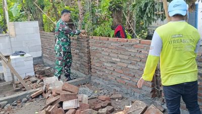 SINERGITAS TNI BERSAMA RAKYAT “BABINSA BANTU REHAP RUMAH WARGA”