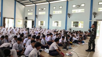 Tanamkan Jiwa Nasionalisme Sejak Dini,  Koramil   Berbek Berikan Materi Wawasan Kebangsaan kepada Peserta MPLS SMAN 1 Berbek