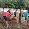 Tunjukkan Semangat gotong royong, Babinsa Dan Warga Bersihkan Lingkungan Desa