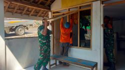 BABINSA KORAMIL 0810-05/SAWAHAN MELANJUTKAN BEDAH RUMAH TIDAK LAYAK HUNI (RTLH) DI DESA BARENG.