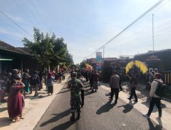 BABINSA BERSAMA BABINKAMTIBMAS LAKSANAKAN PENGAMANAN KEGIATAN JAMASAN PUSAKA DI WILAYAH BINAAN