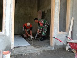 Babinsa Koramil 0810/02 Bagor Bantu Renovasi Rumah Warga, Wujud Nyata Kepedulian TNI di Tengah Masyarakat