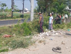 PEDULI KEBERSIHAN LINGKUNGAN, BABINSA KORAMIL 0810/02 BAGOR BERSAMA WARGA KUTOREJO GELAR KERJA BAKTI