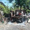 Babinsa Koramil 0810/01 Nganjuk Bantu Pembangunan Rumah Tidak Layak Huni di Kelurahan Begadung