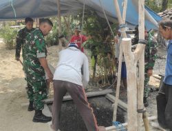 Babinsa Koramil Ngluyu Bantu Warga Gali Sumur, Dukung Ketersediaan Air Bersih di Desa Tempuran
