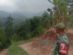 KEBAKARAN HUTAN MELANDA PETAK 55 RPH SALAMJUDEG, PETUGAS GABUNGAN LAKUKAN PEMANTAUAN DAN UPAYA PEMADAMAN