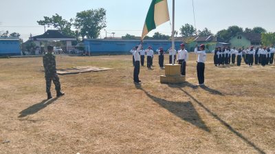 Koramil 0810/02 Bagor Bersama Polsek Bagor Tanamkan Nasionalisme Generasi Muda Melalui Pelatihan Paskibra