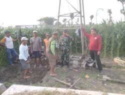 Wujud Nyata Sinergitas Koramil 0810/15 Rejoso dengan BPP Kawal Pengeboran Sumur Irpom Bantuan Dinas Pertanian