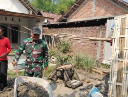 Babinsa Desa Tempuran Bantu Warga Pembuatan Sumur Gali di Dusun Talun Sambi