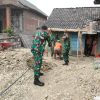 Atasi Keterbatasan Air Saat Kemarau, Babinsa Koramil Ngluyu Gotong Royong Gali Sumur Warga