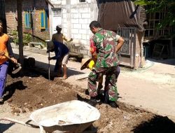 Babinsa Turun Tangan! Selokan Rusak di Guyangan Diperbaiki, TNI dan Warga Bersatu Cegah Banjir