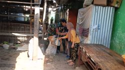 Bukan Sekadar Bersih-Bersih! Jelang HUT ke-81 TNI, Koramil Rejoso Turun Tangan Bersihkan Pasar