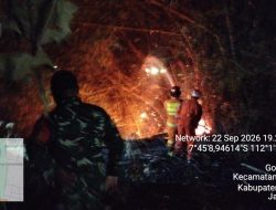 Kepulan Asap Gegerkan Warga Gondanglegi, Babinsa dan Damkar Langsung Turun Tangan