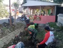 CEGAH BANJIR, SELAMATKAN ALIRAN IRIGASI: TNI DAN WARGA SAMBIREJO TURUN KE SUNGAI BERSIHKAN SAMPAH DAN SEMAK BELUKAR